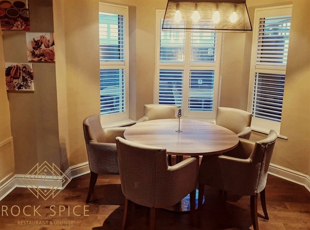 Imagen del bar/restaurante del Hotel Dj Suites The Element. Foto 3