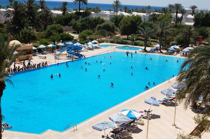 Imagen de la piscina del Hotel Djerba Castille. Foto 14