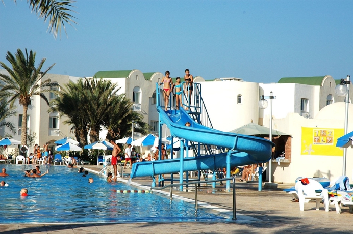 Imagen de la piscina del Hotel Djerba Castille. Foto 15