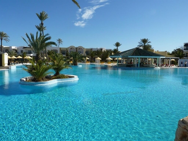 Imagen de la piscina del Hotel Djerba Holiday Beach. Foto 18