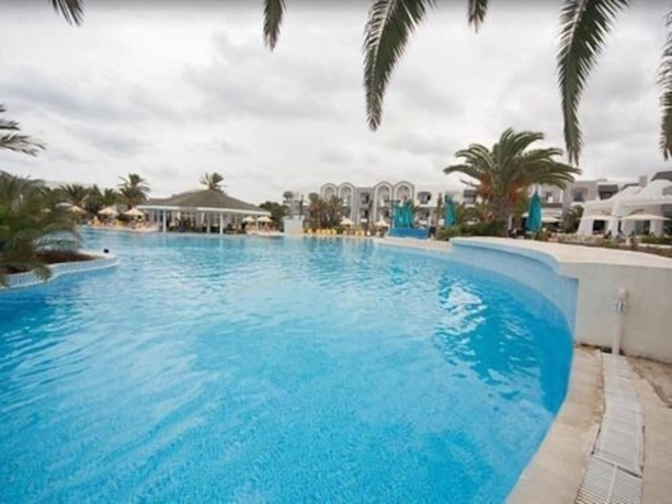 Imagen de la piscina del Hotel Djerba Holiday Beach. Foto 19