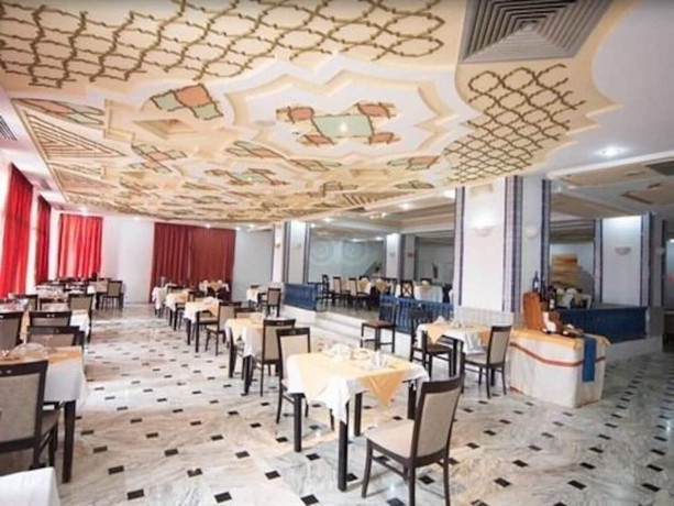 Imagen del bar/restaurante del Hotel Djerba Holiday Beach. Foto 4