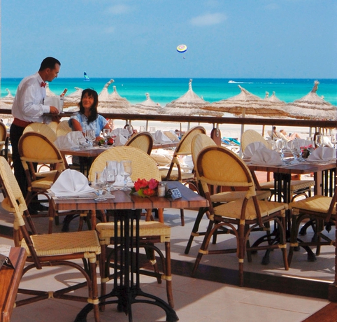 Imagen del bar/restaurante del Hotel Djerba Plaza Thalasso and Spa. Foto 5