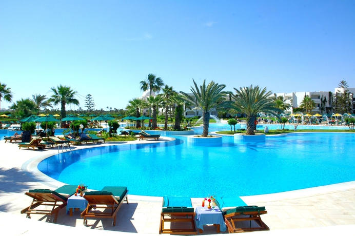 Imagen de la piscina del Hotel Djerba Plaza Thalasso and Spa. Foto 16
