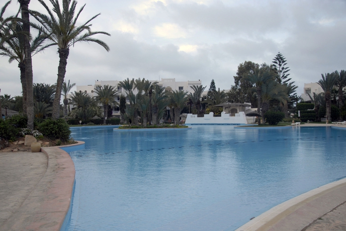 Imagen de la piscina del Hotel Djerba Resort. Foto 15