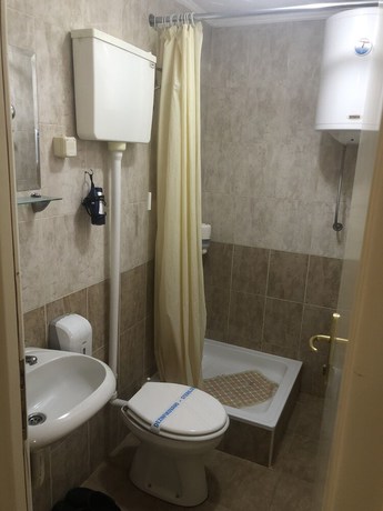 Imagen de la habitación del Hotel Djerdan. Foto 12