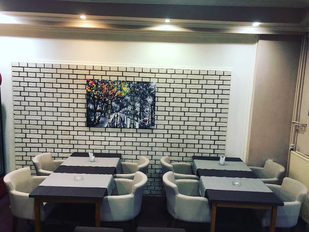 Imagen del bar/restaurante del Hotel Djerdan. Foto 4