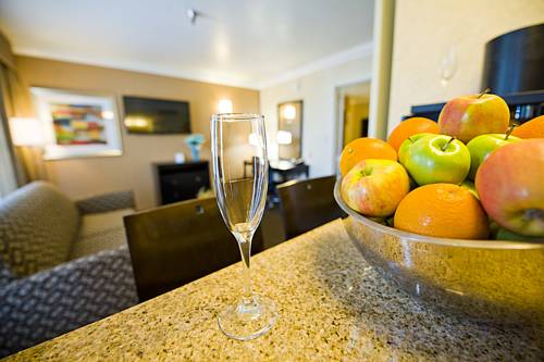 Imagen de la habitación del Hotel D'lins Ontario Airport. Foto 2