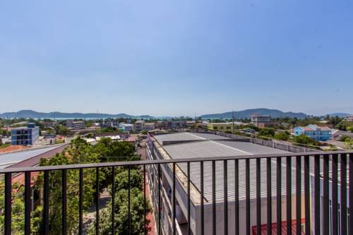 Imagen de la habitación del Hotel Dlux Condominium. Foto 7