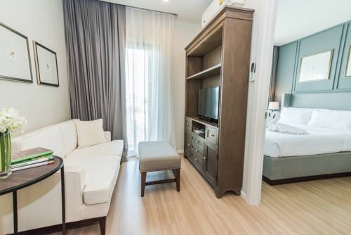 Imagen de la habitación del Hotel Dlux Condominium. Foto 8