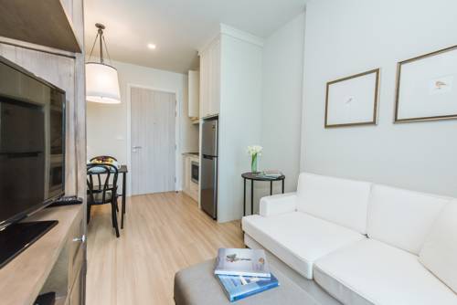 Imagen de la habitación del Hotel Dlux Condominium. Foto 13