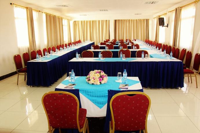 Imagen de los interiores del Hotel Dlux. Foto 9