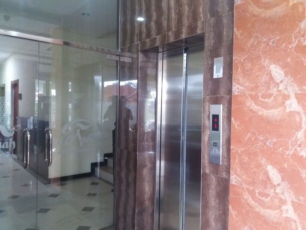 Imagen de los interiores del Hotel D'madinah Residence Syariah Solo. Foto 17