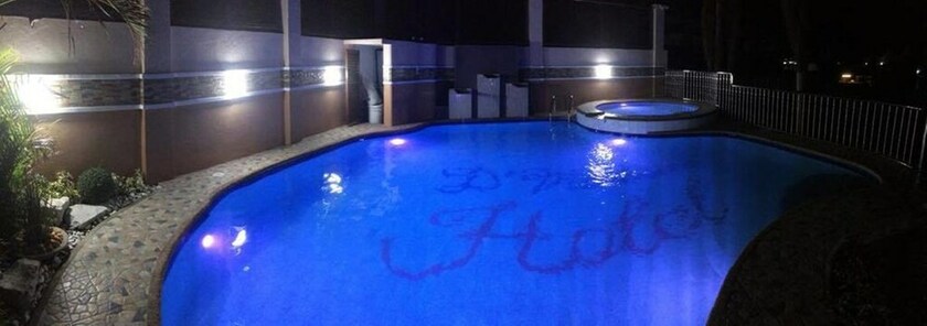 Imagen de la piscina del Hotel D'mariners. Foto 28