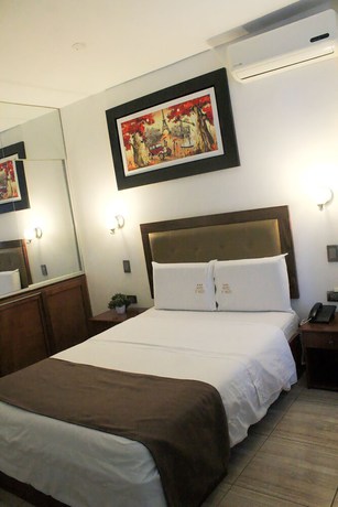 Imagen de la habitación del Hotel Dmilez. Foto 5