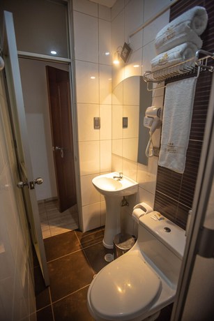 Imagen de la habitación del Hotel Dmilez. Foto 12