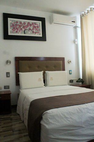 Imagen de la habitación del Hotel Dmilez. Foto 13