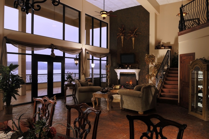 Imagen de la habitación del Hotel D'monaco Luxury Resort. Foto 3