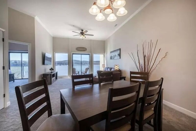 Imagen de la habitación del Hotel D'monaco Luxury Resort. Foto 6