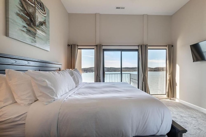 Imagen de la habitación del Hotel D'monaco Luxury Resort. Foto 9