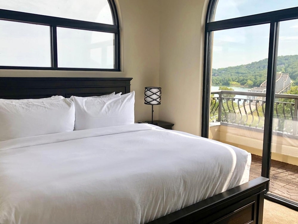 Imagen de la habitación del Hotel D'monaco Luxury Resort. Foto 10