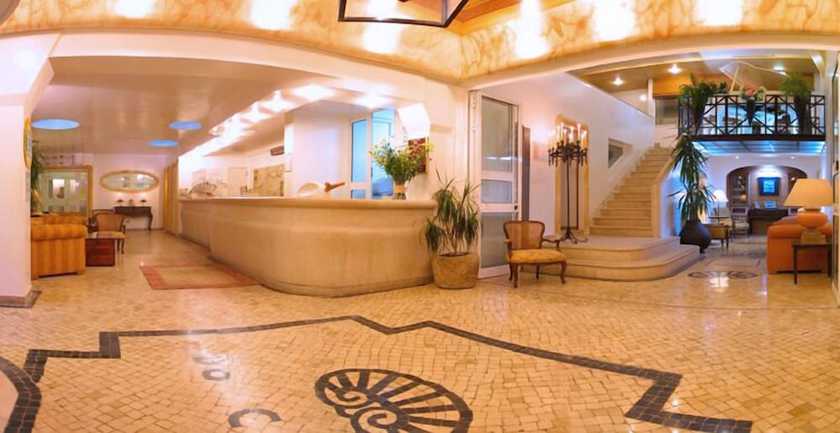 Imagen de los interiores del Hotel Do Cerro. Foto 8