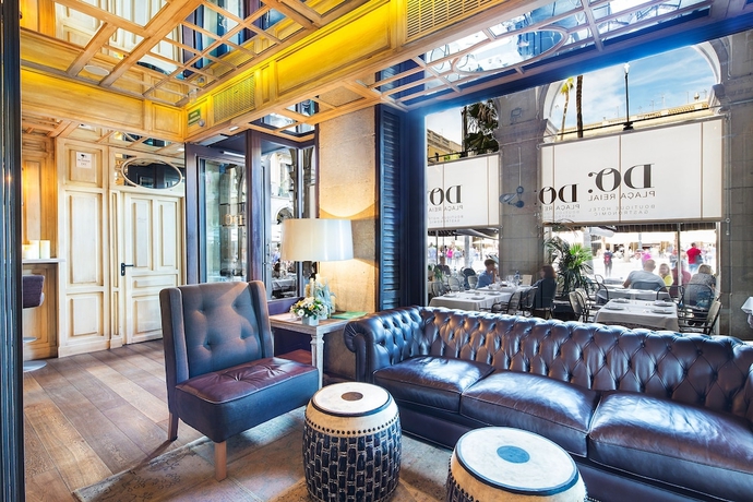 Imagen de los interiores del Hotel Do Placa Reial Powered By Sonder. Foto 17