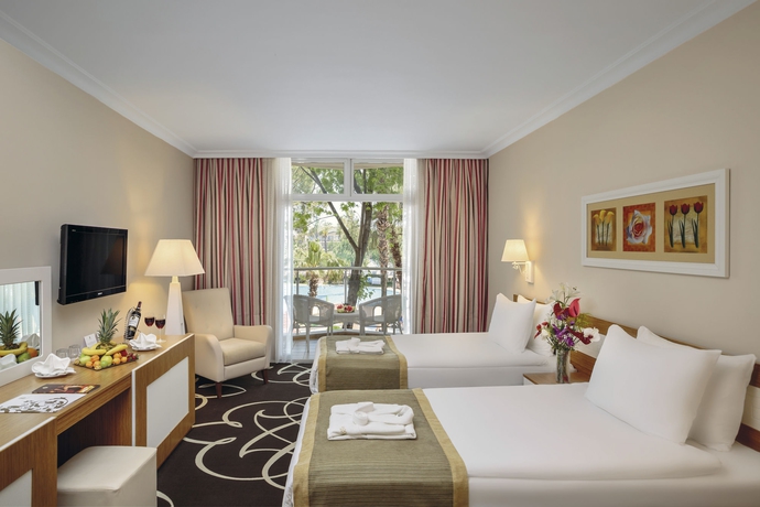 Imagen de la habitación del Hotel Dobedan World Palace. Foto 6