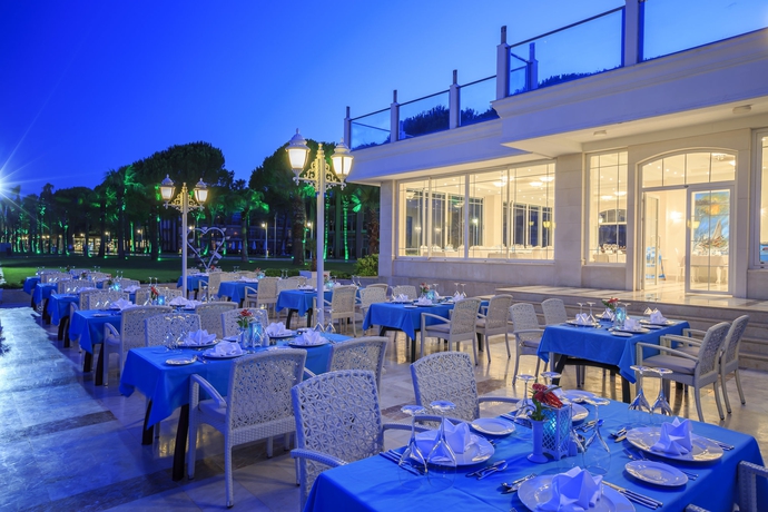 Imagen del bar/restaurante del Hotel Dobedan World Palace. Foto 5