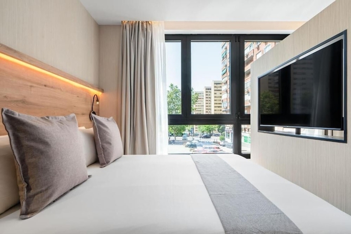 Imagen de la habitación del Hotel Dobo Madrid Betanzos. Foto 4