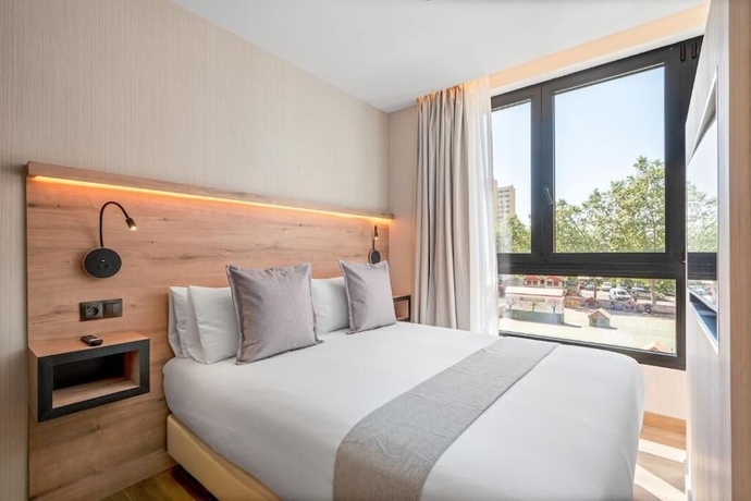 Imagen de la habitación del Hotel Dobo Madrid Betanzos. Foto 14