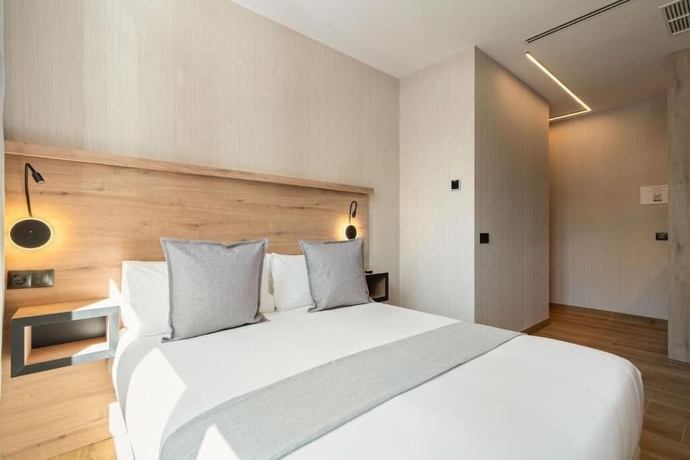 Imagen de la habitación del Hotel Dobo Madrid Betanzos. Foto 16