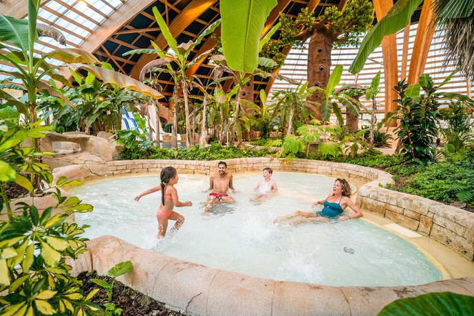 Imagen de la piscina del Hotel D&ocirc;me Paradise. Foto 16