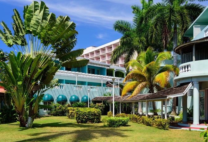 Imagen de los exteriores del Hotel Doctors Cave Beach. Foto 14