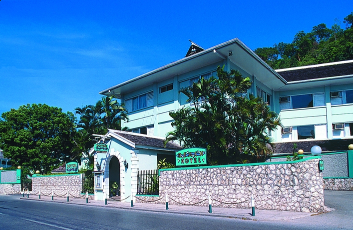 Imagen general del Hotel Doctors Cave Beach. Foto 3
