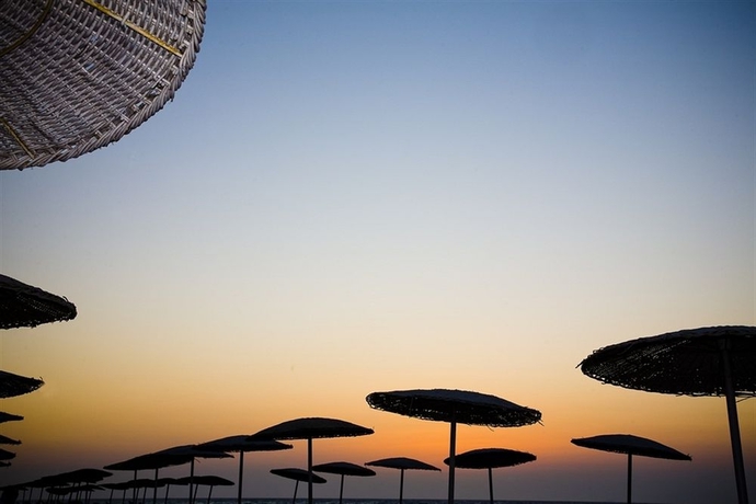 Imagen de los exteriores del Hotel Dodeca Sea Resort. Foto 12