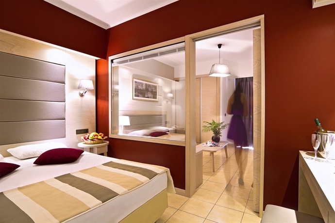 Imagen de la habitación del Hotel Dodeca Sea Resort. Foto 9