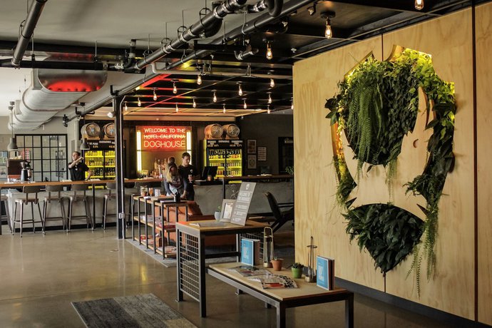 Imagen de los interiores del Hotel DogHouse Columbus. Foto 19
