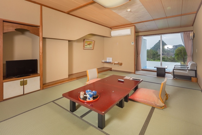 Imagen de la habitación del Hotel Dogashima Onsen. Foto 2