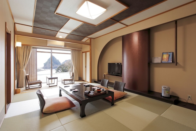 Imagen de la habitación del Hotel Dogashima Onsen. Foto 7