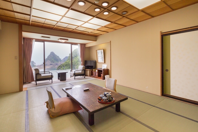Imagen de la habitación del Hotel Dogashima Onsen. Foto 12