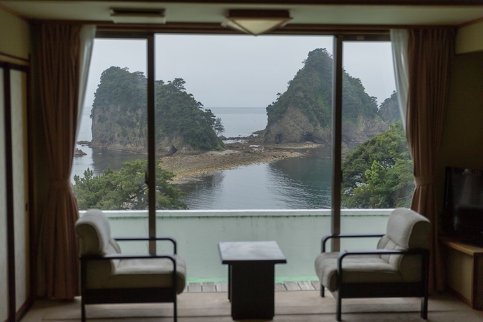 Imagen de la habitación del Hotel Dogashima Onsen. Foto 15