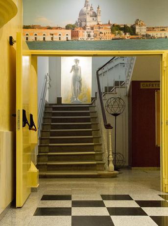 Imagen de los interiores del Hotel Doho. Foto 14