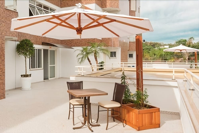 Imagen de la piscina del Hotel Dois H. Foto 10