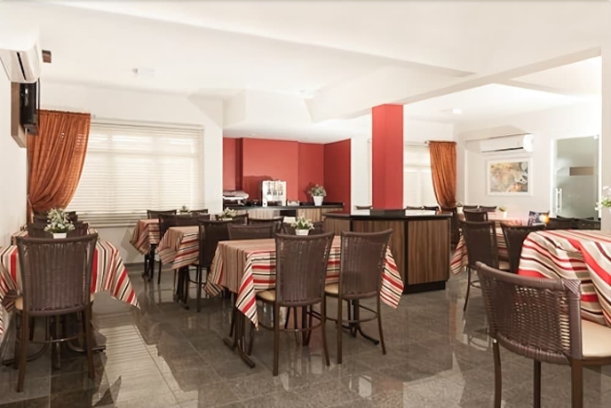 Imagen del bar/restaurante del Hotel Dois H. Foto 2