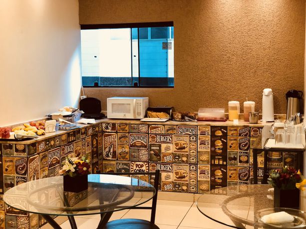 Imagen del bar/restaurante del Hotel Dok Bras&iacute;lia. Foto 3