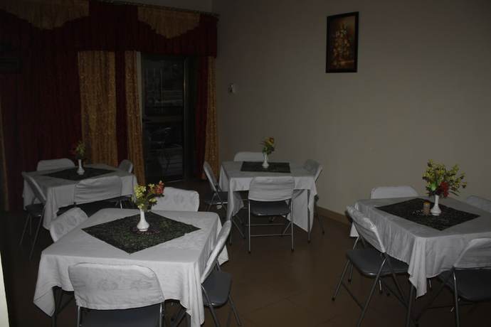 Imagen del bar/restaurante del Hotel Dokua Royal. Foto 2
