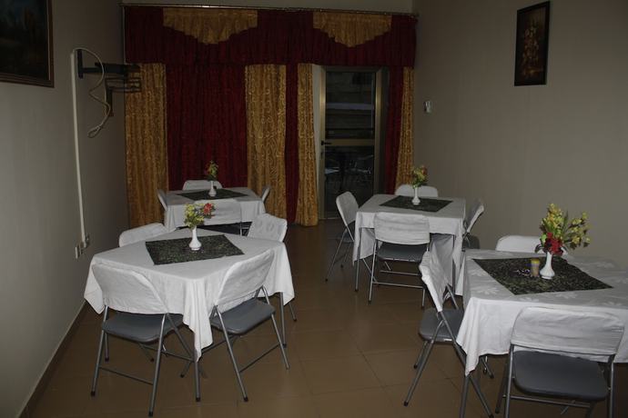 Imagen del bar/restaurante del Hotel Dokua Royal. Foto 3