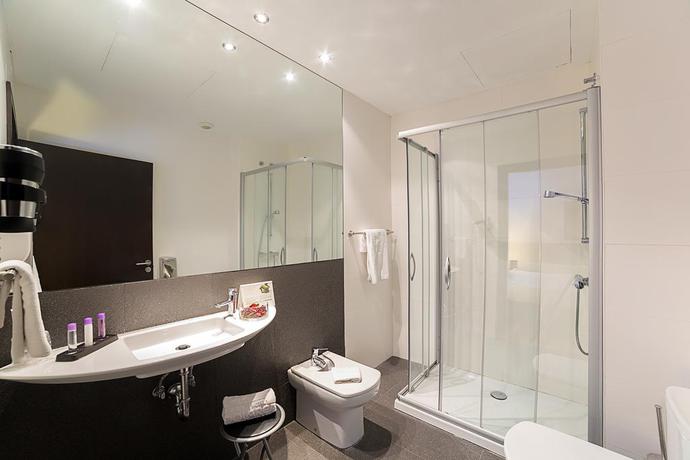 Imagen de la habitación del Hotel Dolarea. Foto 5