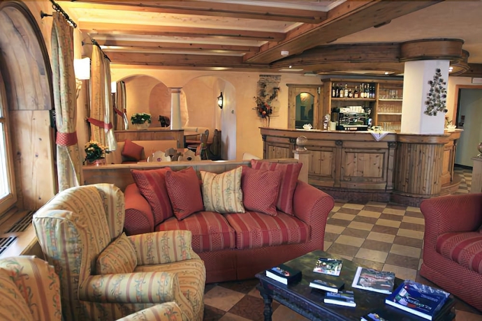 Imagen de los interiores del Hotel Dolasilla Park. Foto 19